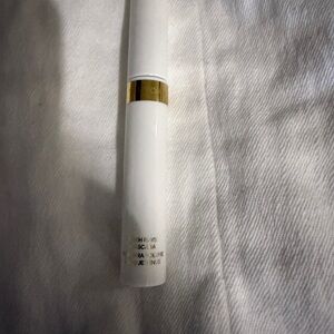 White and Gold Mascara
